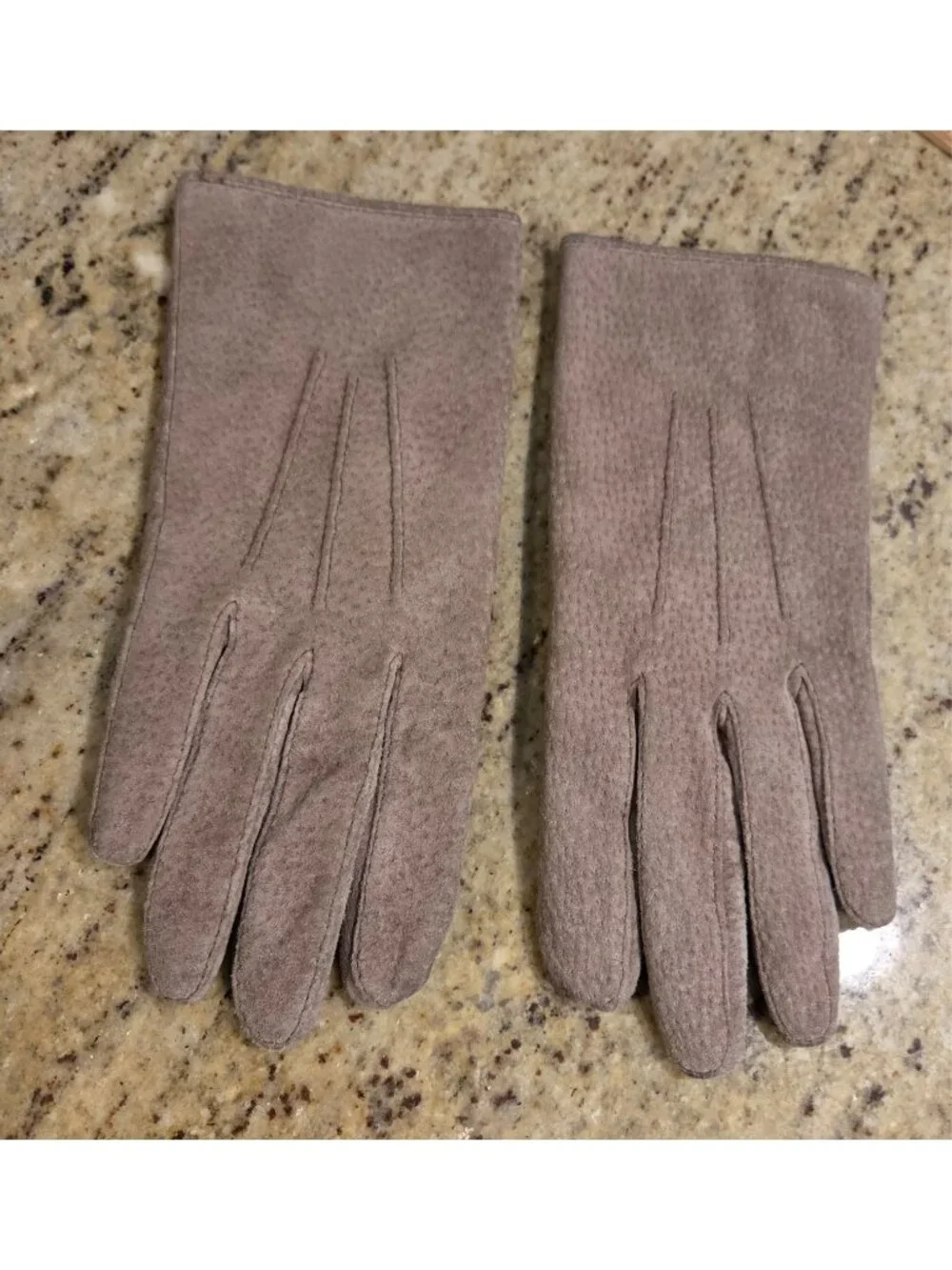 Vintage Womens Size M Gray Suede Leather Lined Gloves Fownes